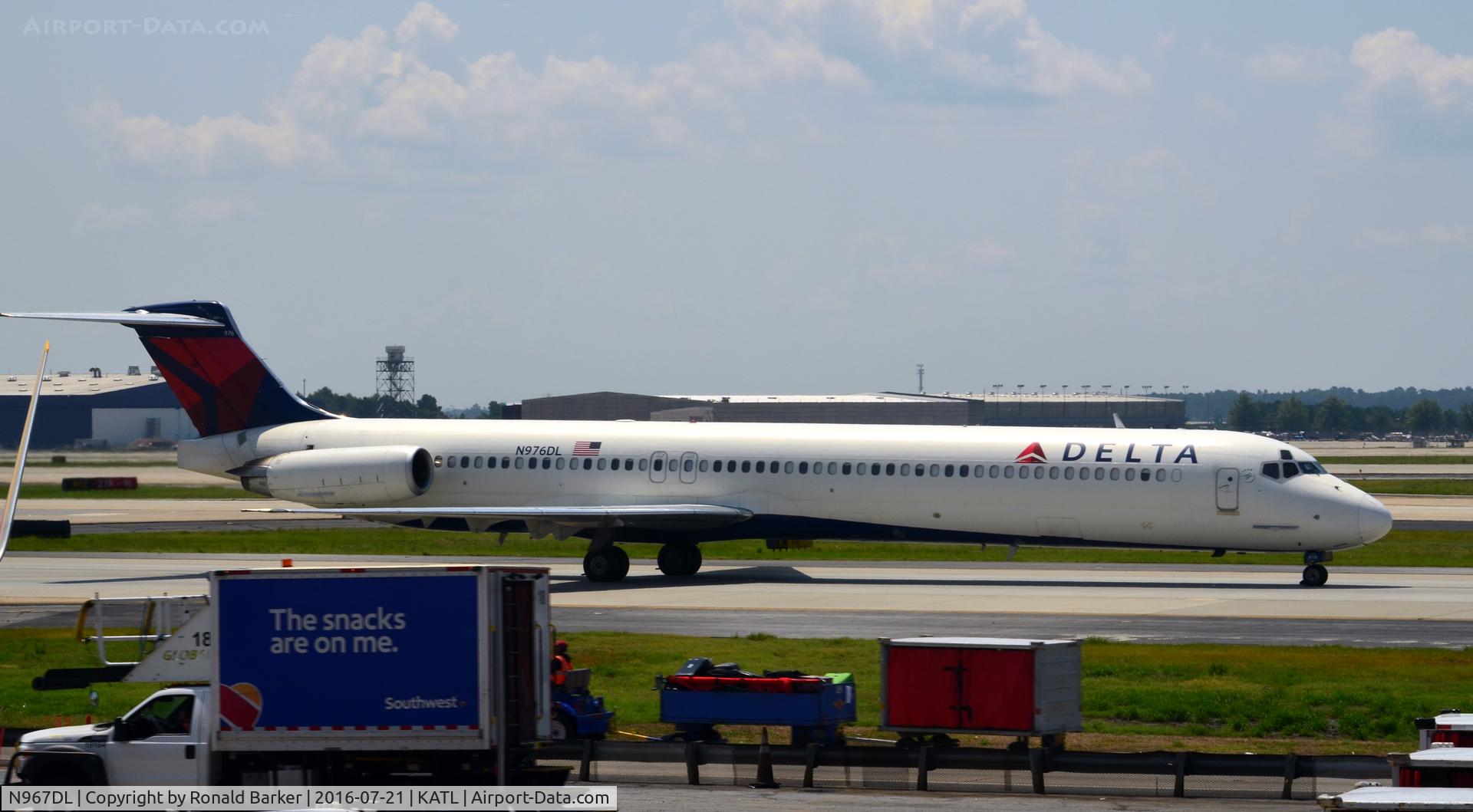 N967DL, 1990 McDonnell Douglas MD-88 C/N 53116, Taxi Atlanta