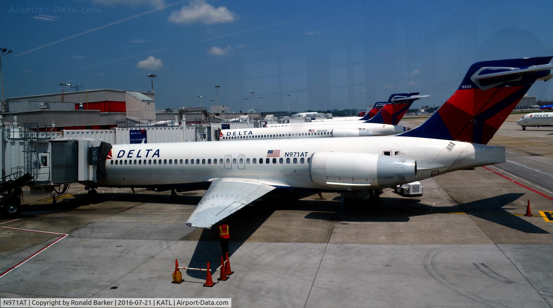 N971AT, 2001 Boeing 717-200 C/N 55032, Parked Gate C33 Atlanta