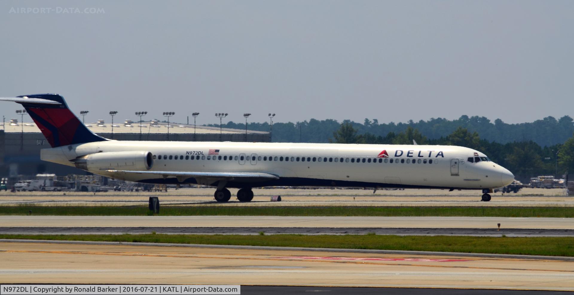 N972DL, 1991 McDonnell Douglas MD-88 C/N 53215, Taxi to gate Atlanta