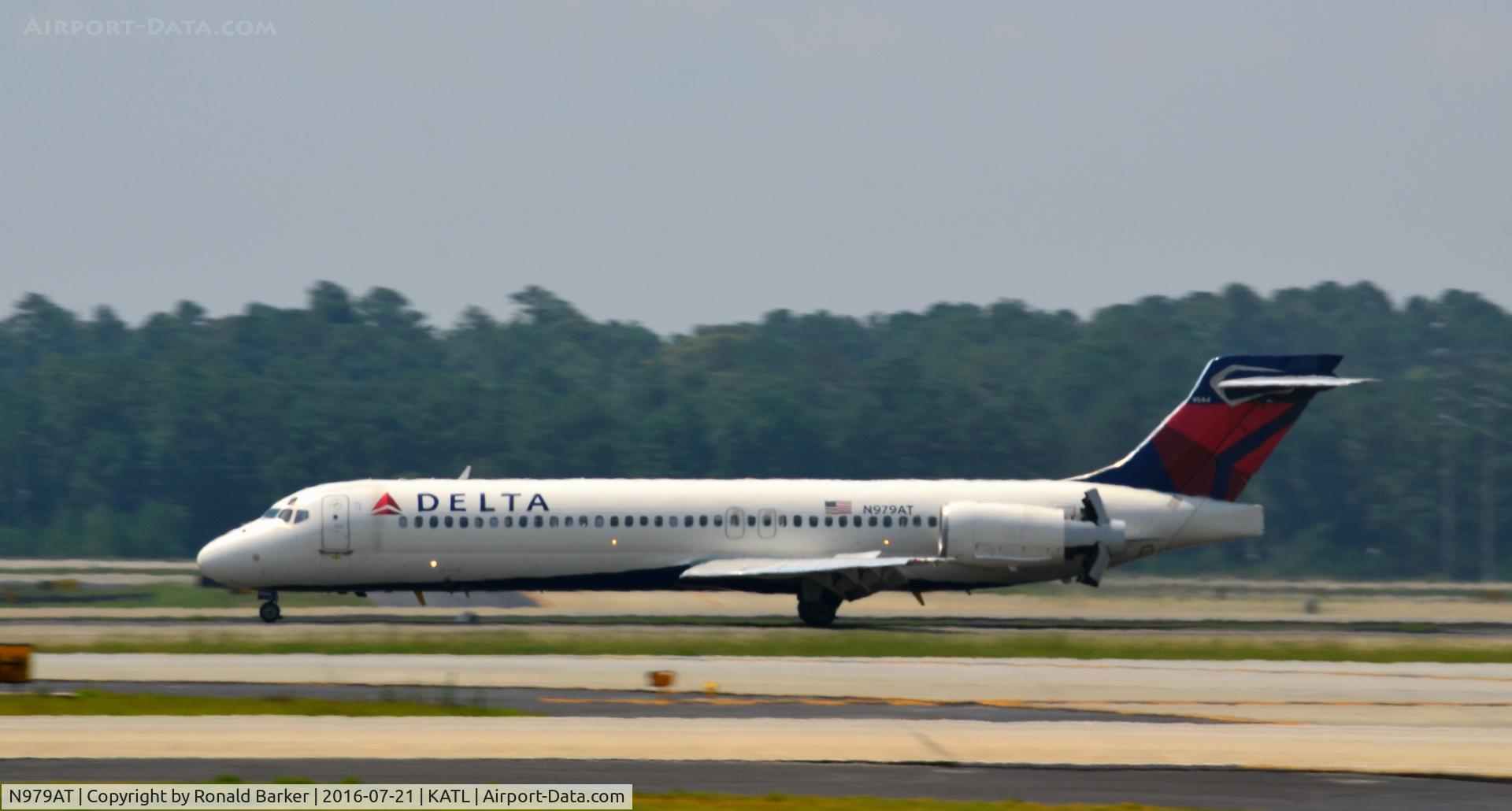 N979AT, 2002 Boeing 717-200 C/N 55038, Landing roll Atlanta