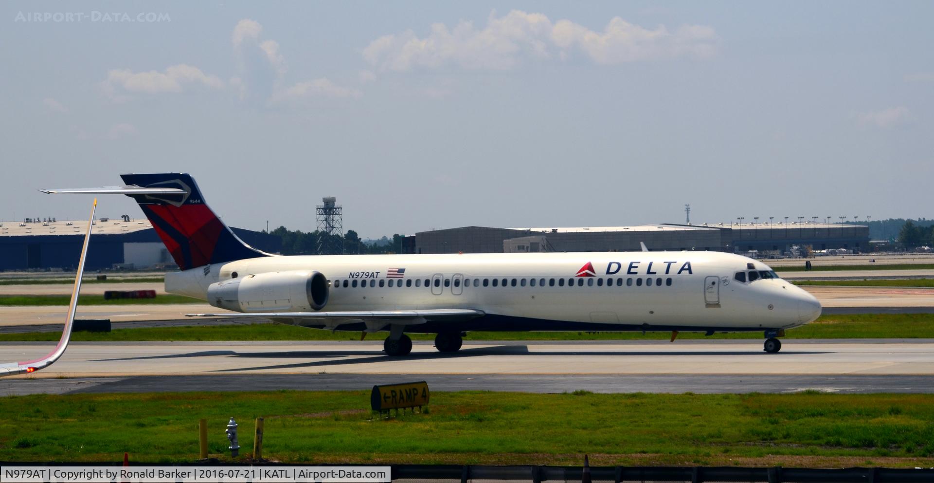 N979AT, 2002 Boeing 717-200 C/N 55038, Taxi to park Atlanta
