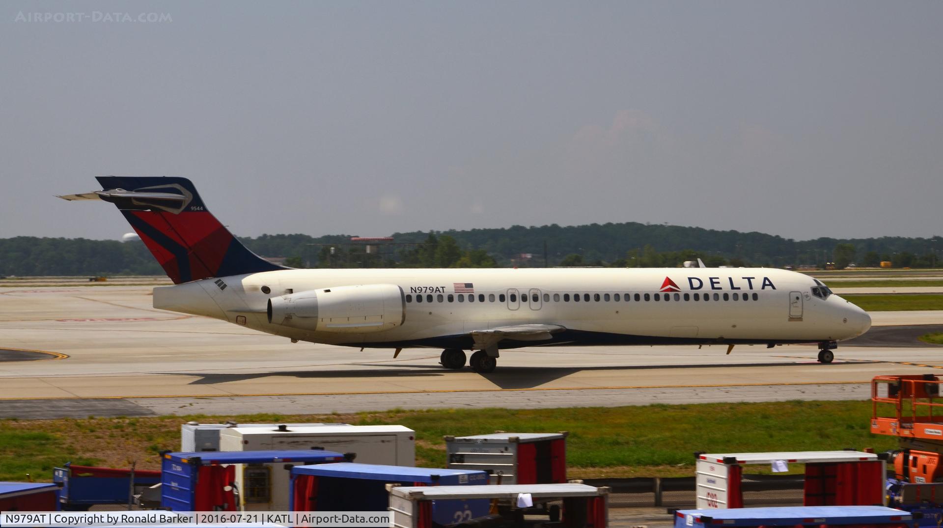 N979AT, 2002 Boeing 717-200 C/N 55038, Taxi to gate Atlanta