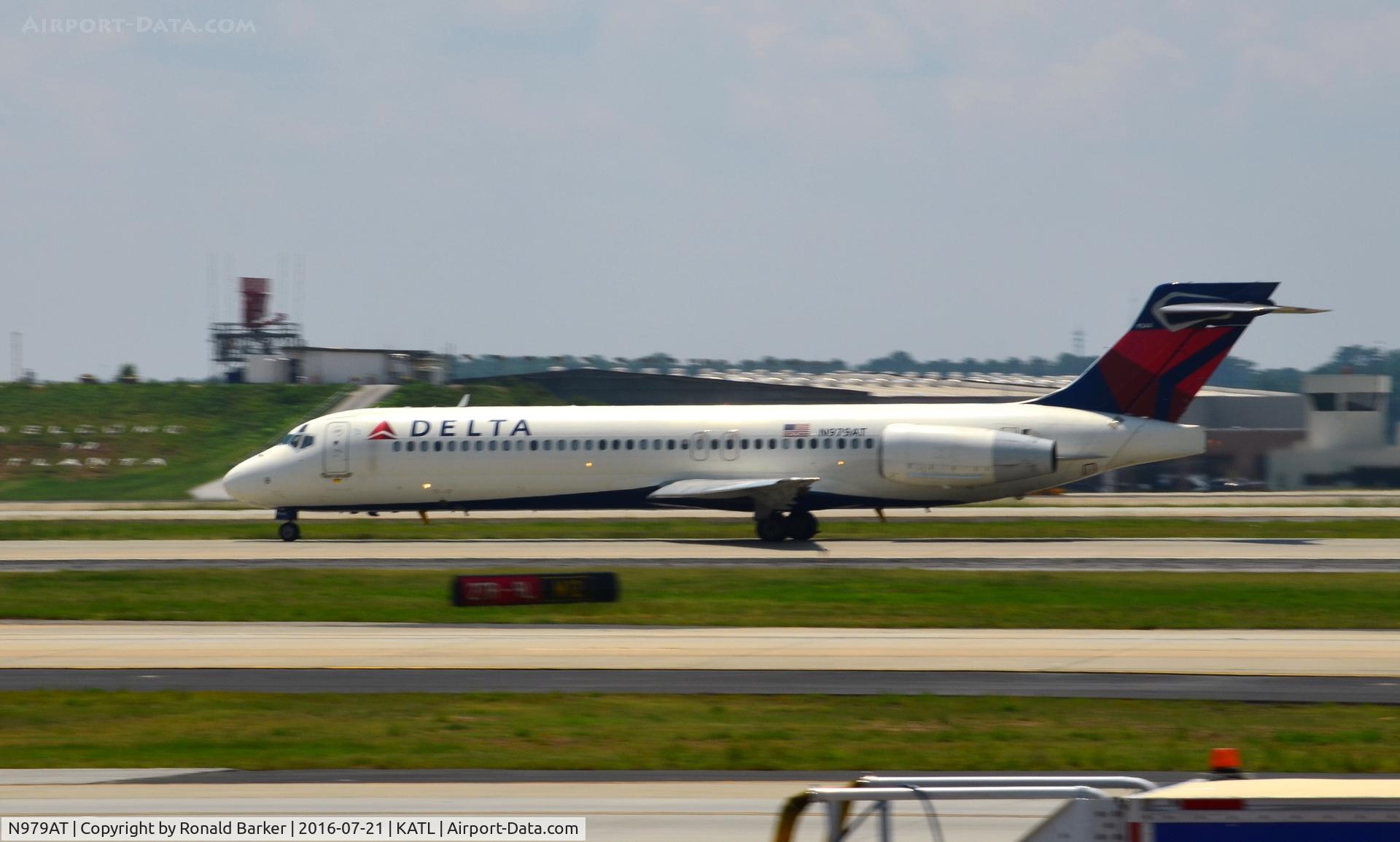 N979AT, 2002 Boeing 717-200 C/N 55038, Takeoff roll Atlanta