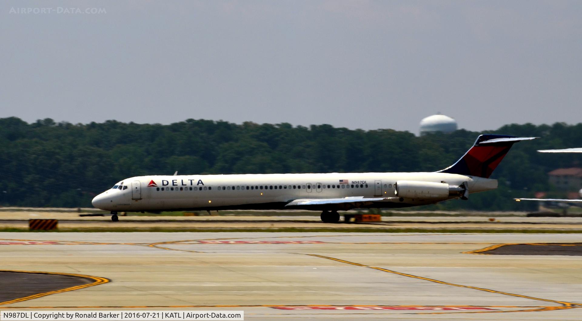 N987DL, 1991 McDonnell Douglas MD-88 C/N 53338, Landing roll Atlanta