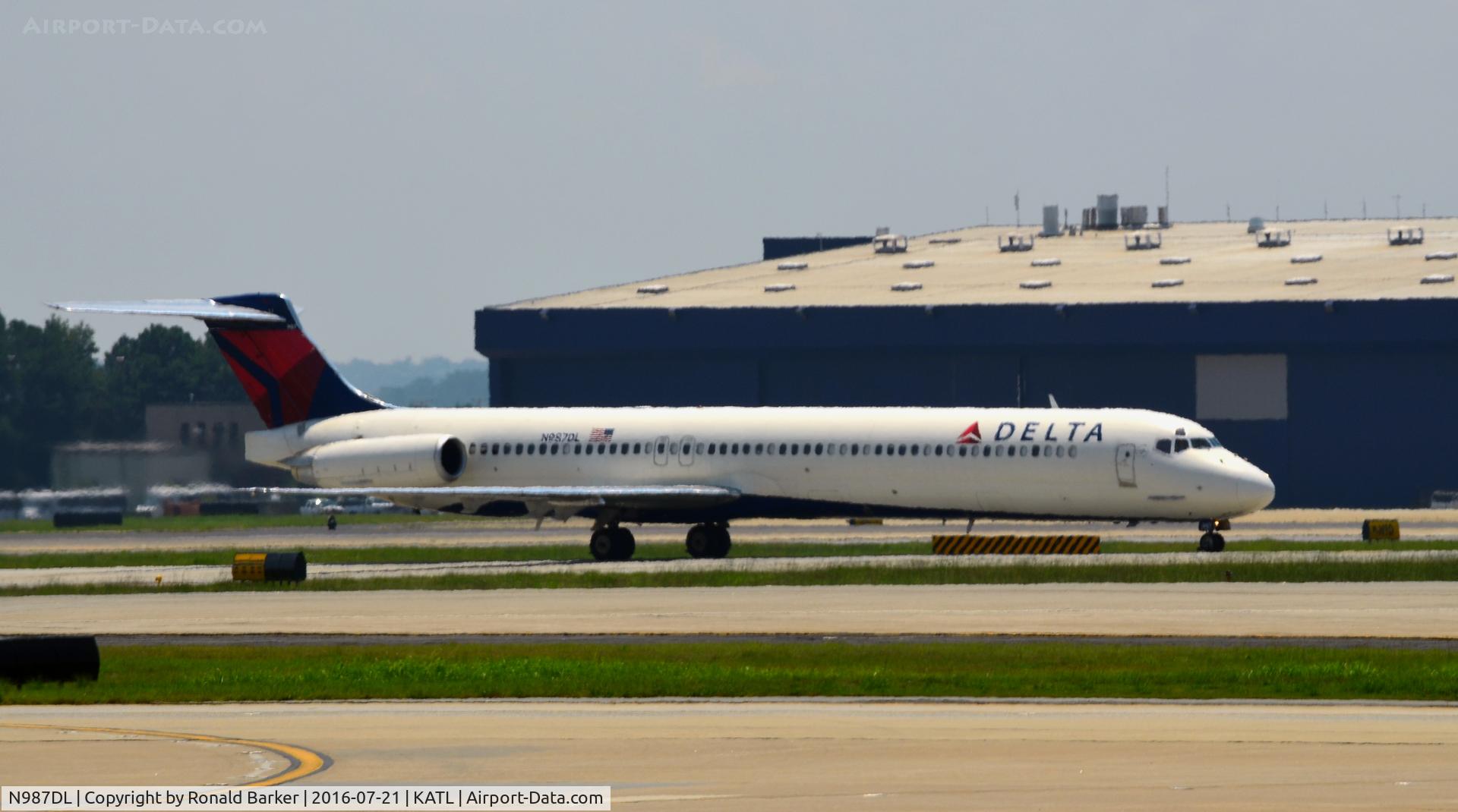 N987DL, 1991 McDonnell Douglas MD-88 C/N 53338, Taxi to park Atlanta