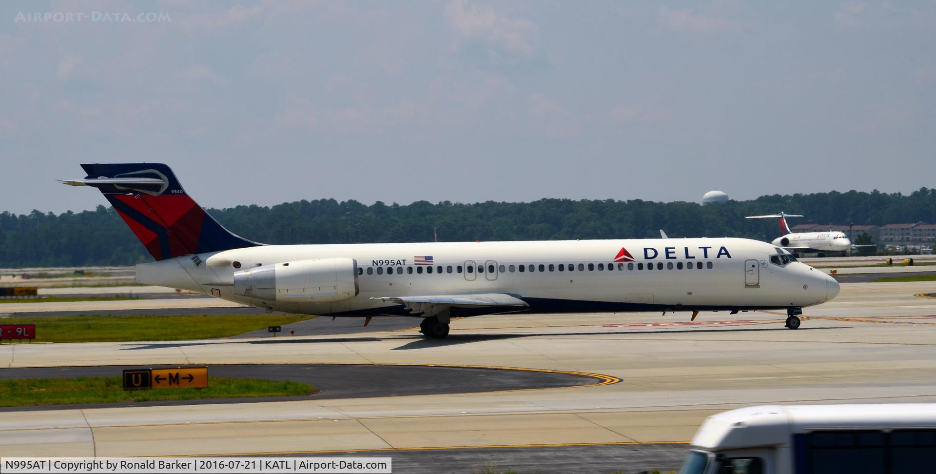 N995AT, 2002 Boeing 717-200 C/N 55139, Taxi to takeoff Atlanta