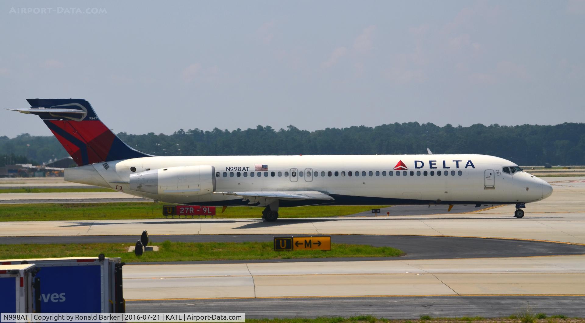 N998AT, 2002 Boeing 717-200 C/N 55142, Taxi to takeoff Atlanta