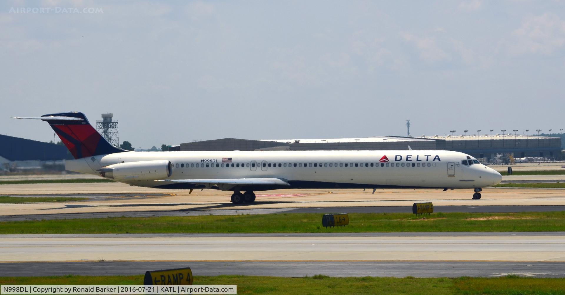 N998DL, 1992 McDonnell Douglas MD-88 C/N 53370, Taxi for takeoff Atlanta