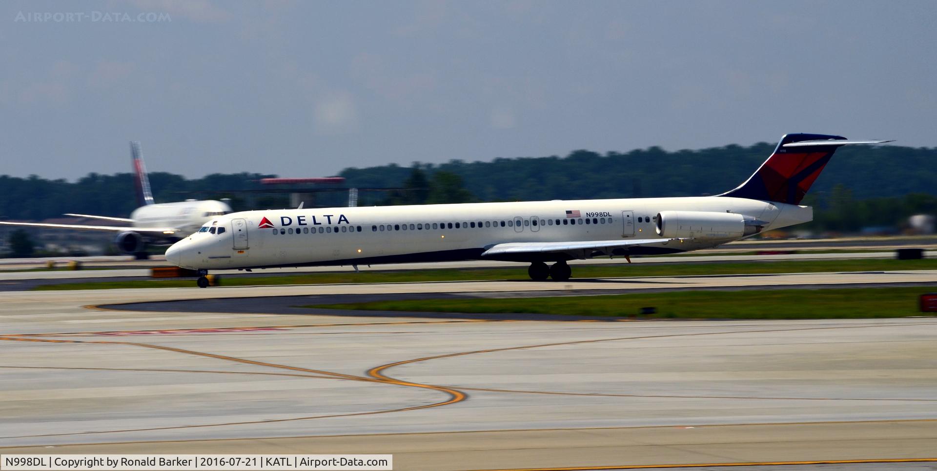 N998DL, 1992 McDonnell Douglas MD-88 C/N 53370, Takeoff roll Atlanta