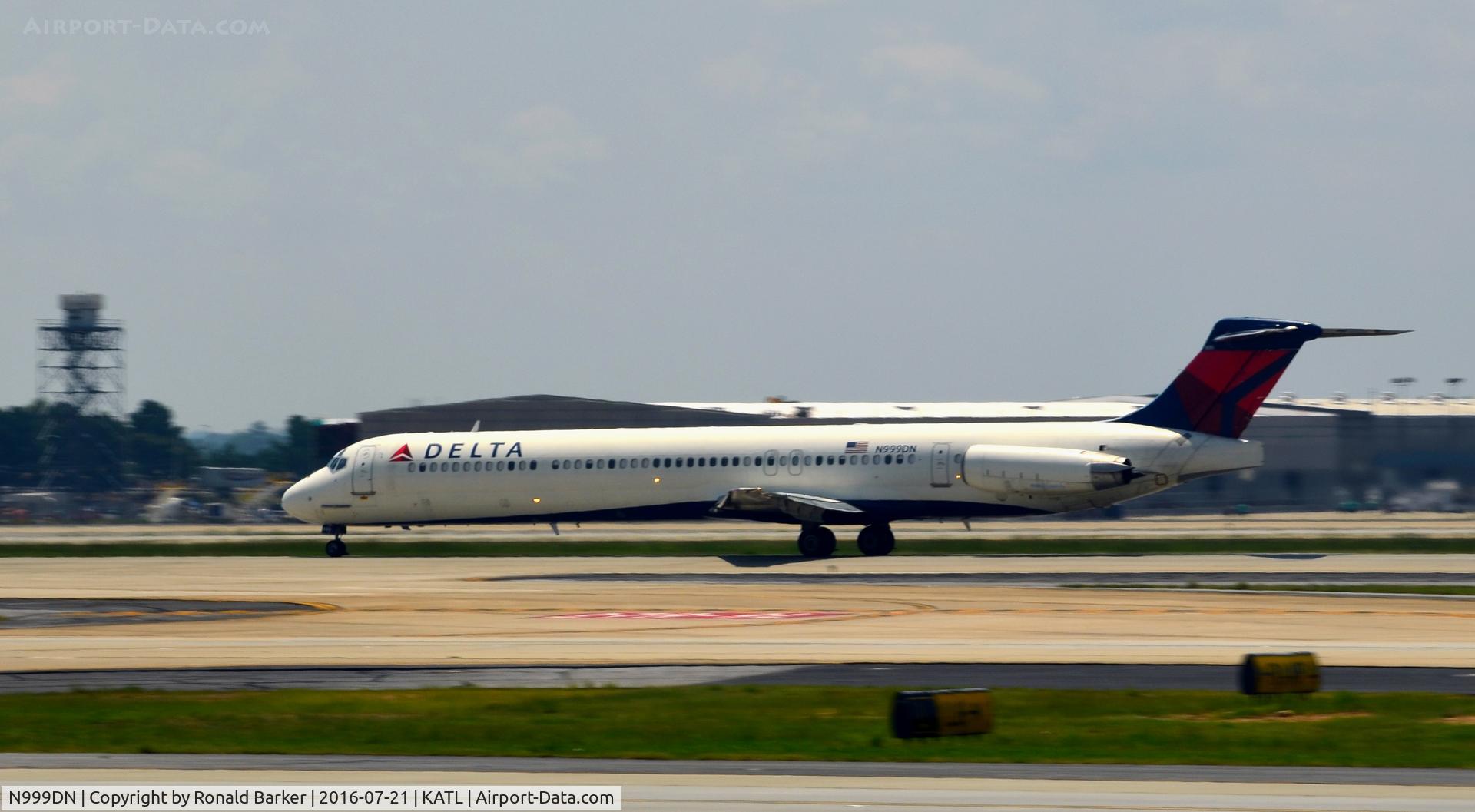 N999DN, 1992 McDonnell Douglas MD-88 C/N 53371, Takeoff roll Atlanta