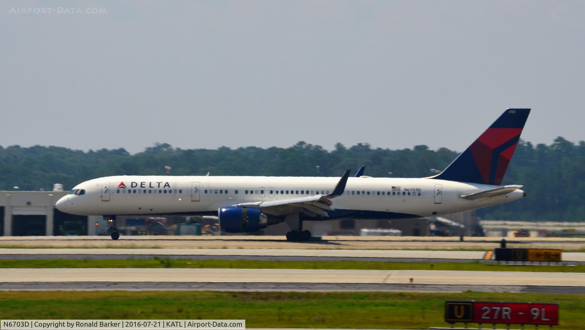 N6703D, 2000 Boeing 757-232 C/N 30234, Landing roll Atlanta