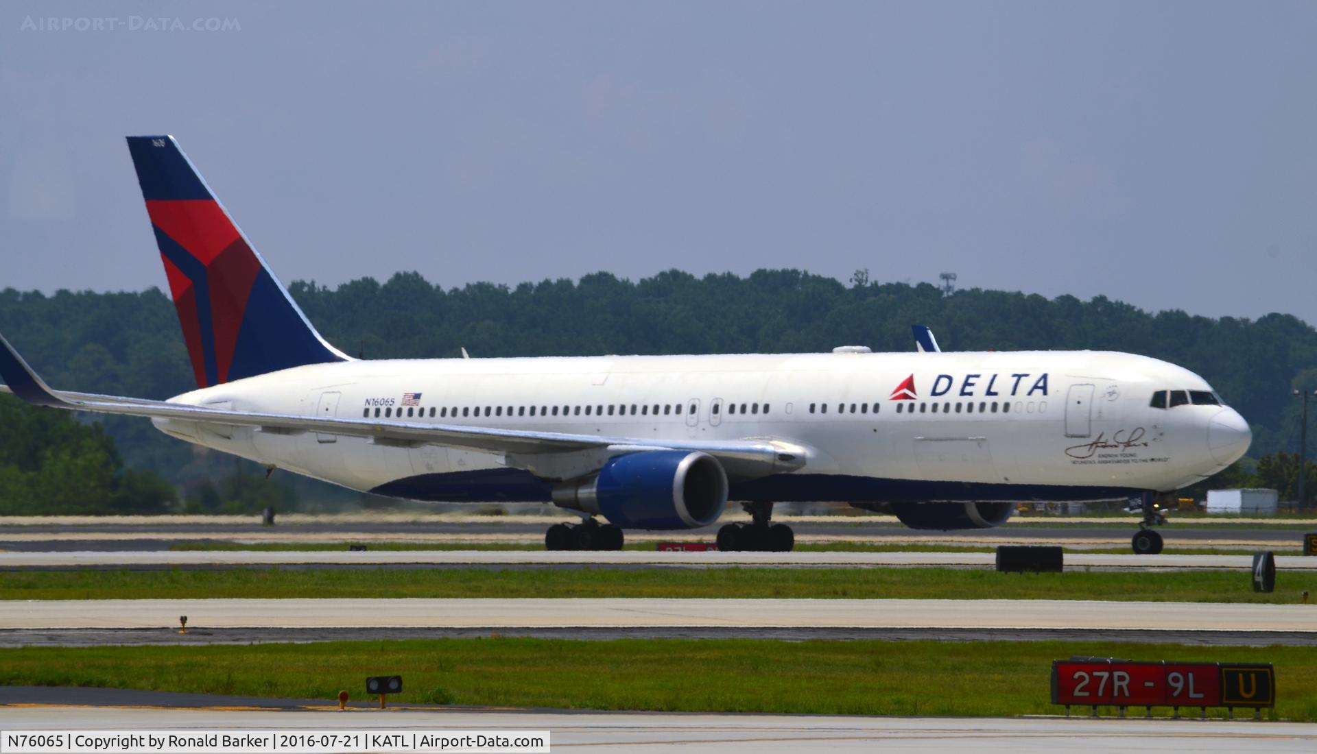 N76065, 2002 Boeing 767-424/ER C/N 29460, Taxi Atlanta