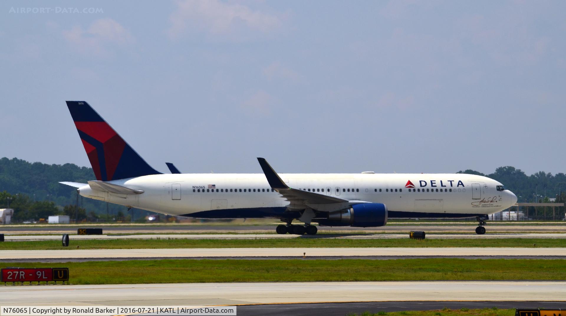 N76065, 2002 Boeing 767-424/ER C/N 29460, Taxi Atlanta