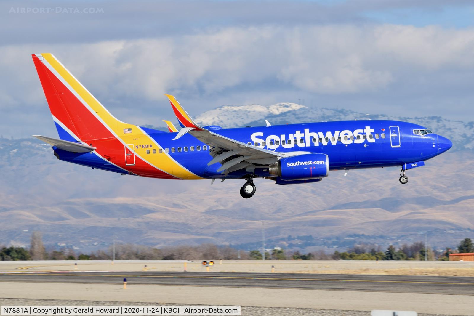 N7881A, 2008 Boeing 737-7CT C/N 35084, Landing 10L.
