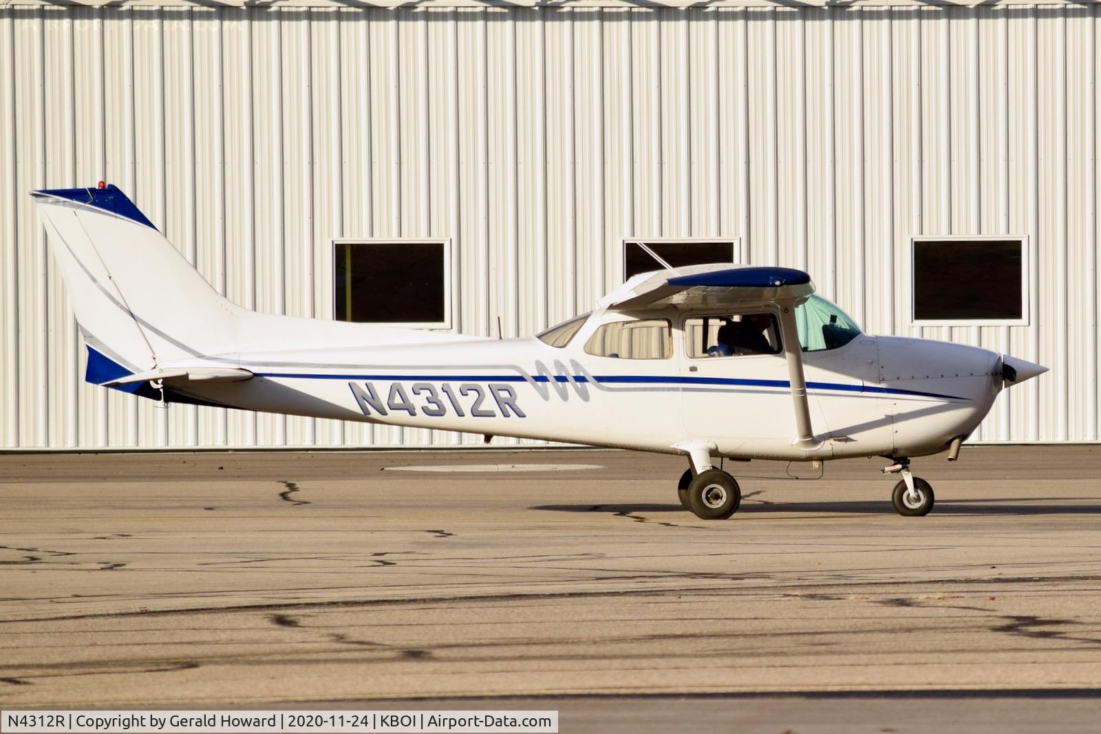 N4312R, 1974 Cessna 172M C/N 17263065, Taxiing to 10R.