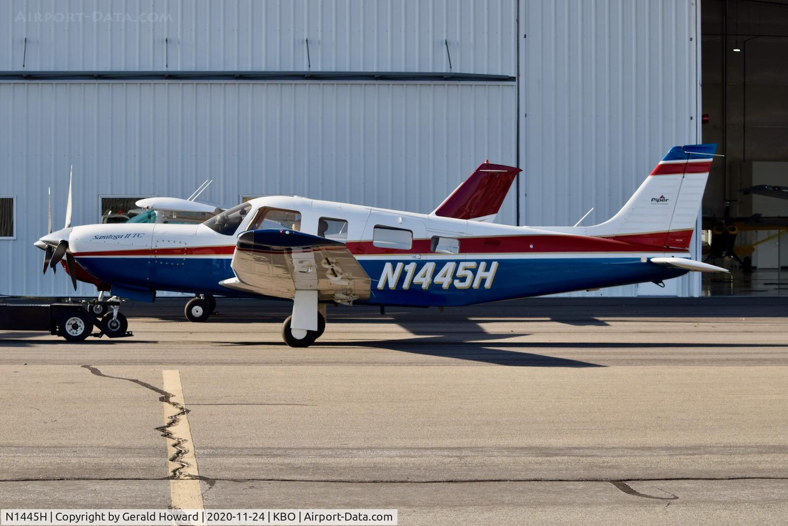 N1445H, 1999 Piper PA-32R-301T Turbo Saratoga C/N 3257092, Parked on south GA ramp.