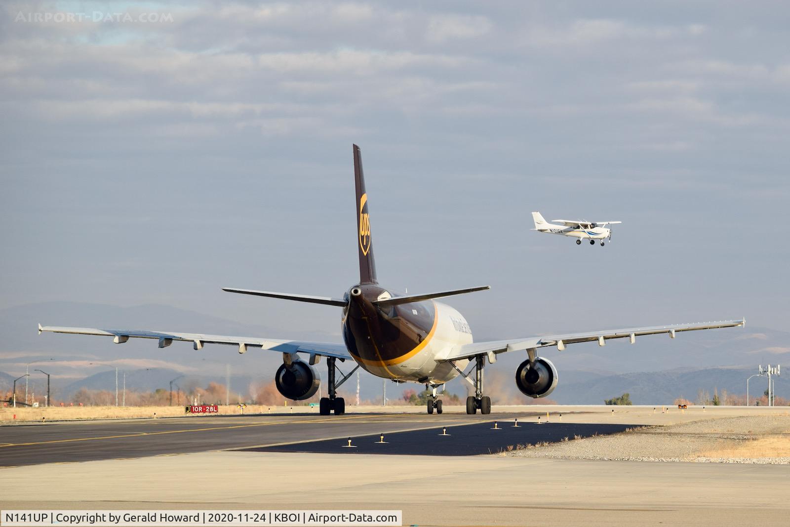 N141UP, 2002 Airbus A300F4-622R C/N 0824, Waiting for landing traffic.