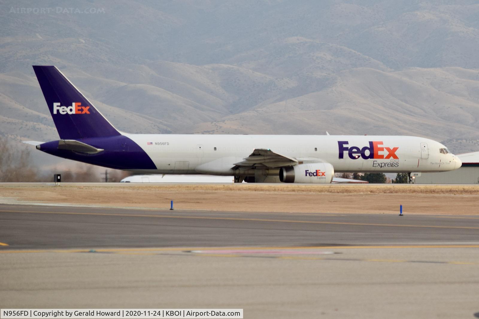 N956FD, 1998 Boeing 757-236 C/N 29115, On RWY 10L.