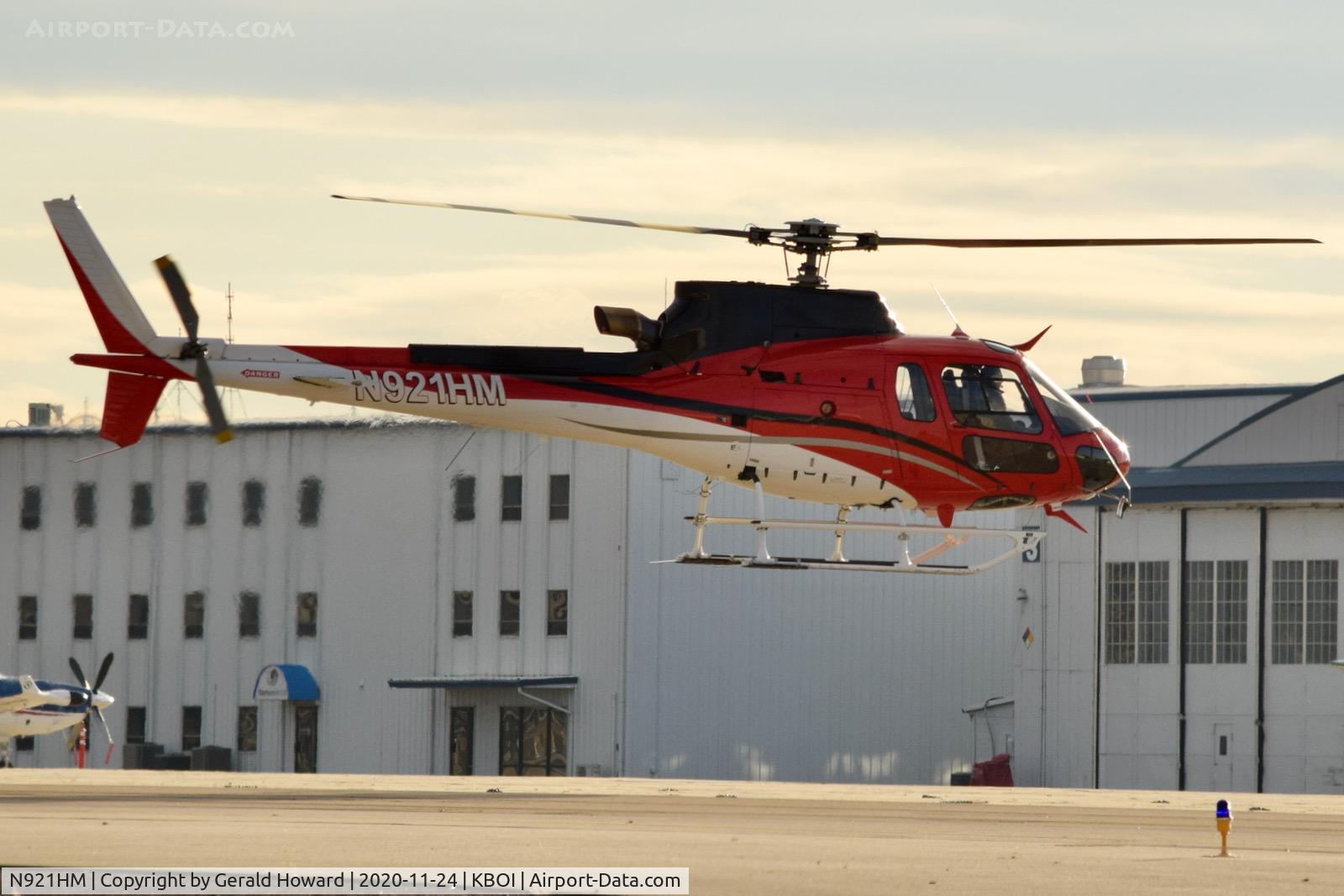 N921HM, 2015 Airbus Helicopters AS-350B-3 Ecureuil C/N 7981, Landing on south GA ramp.