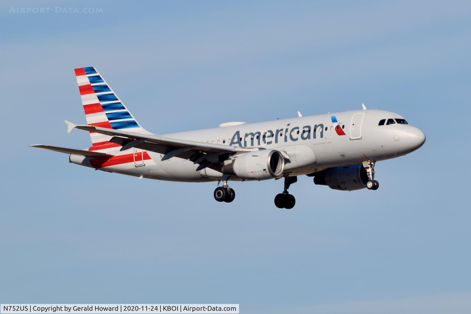 N752US, 2000 Airbus A319-112 C/N 1319, Landing 10L.