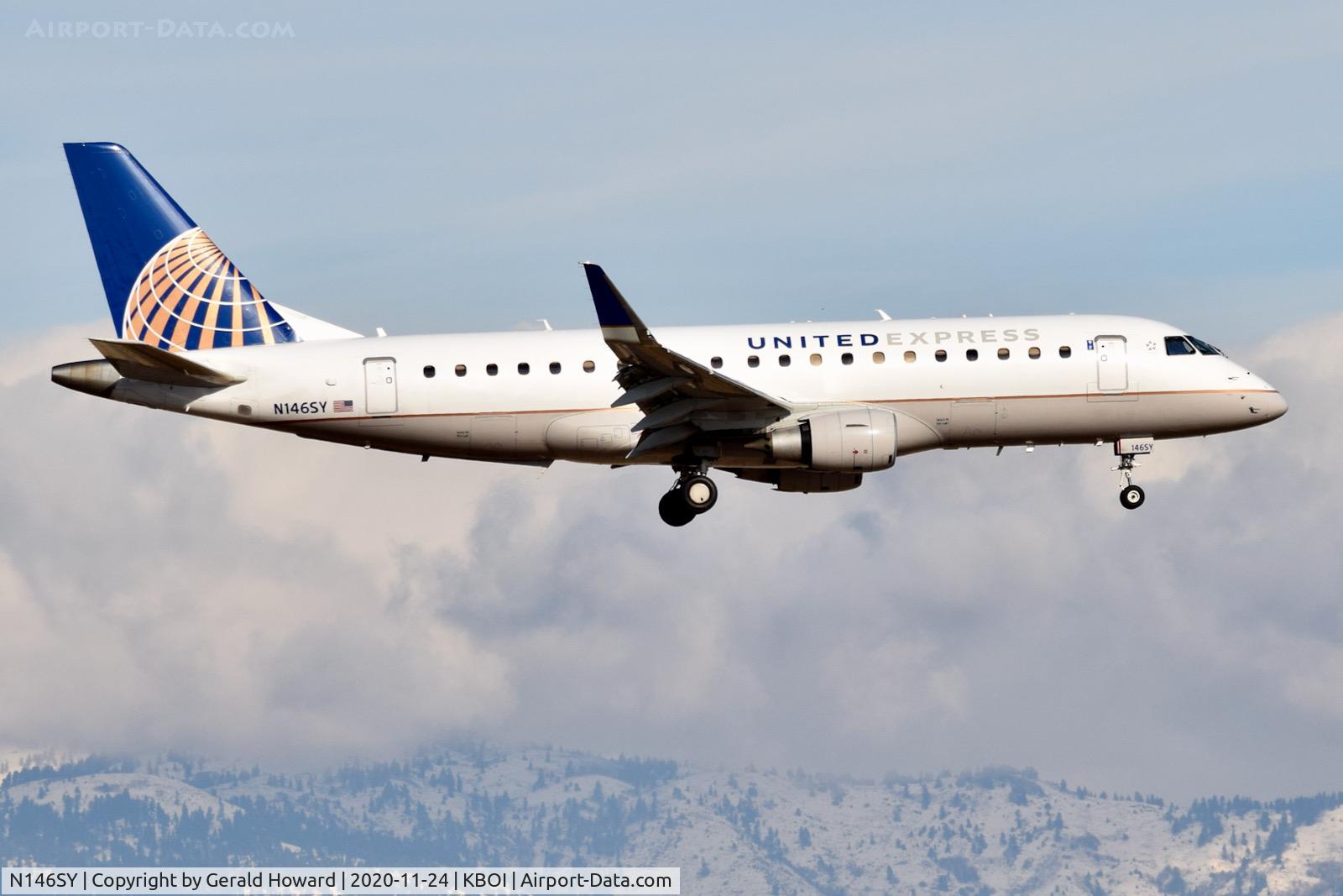 N146SY, 2015 Embraer 175LR (ERJ-170-200LR) C/N 17000491, Landing 10L.