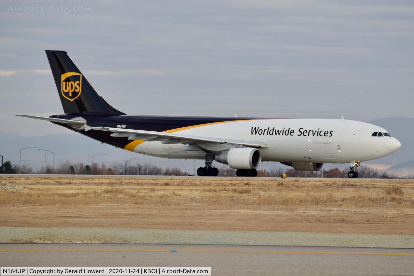 N164UP, 2005 Airbus A300F4-622R C/N 0853, Starting take off run on 10R.