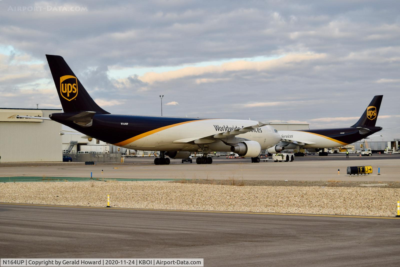 N164UP, 2005 Airbus A300F4-622R C/N 0853, Push back from the ramp.