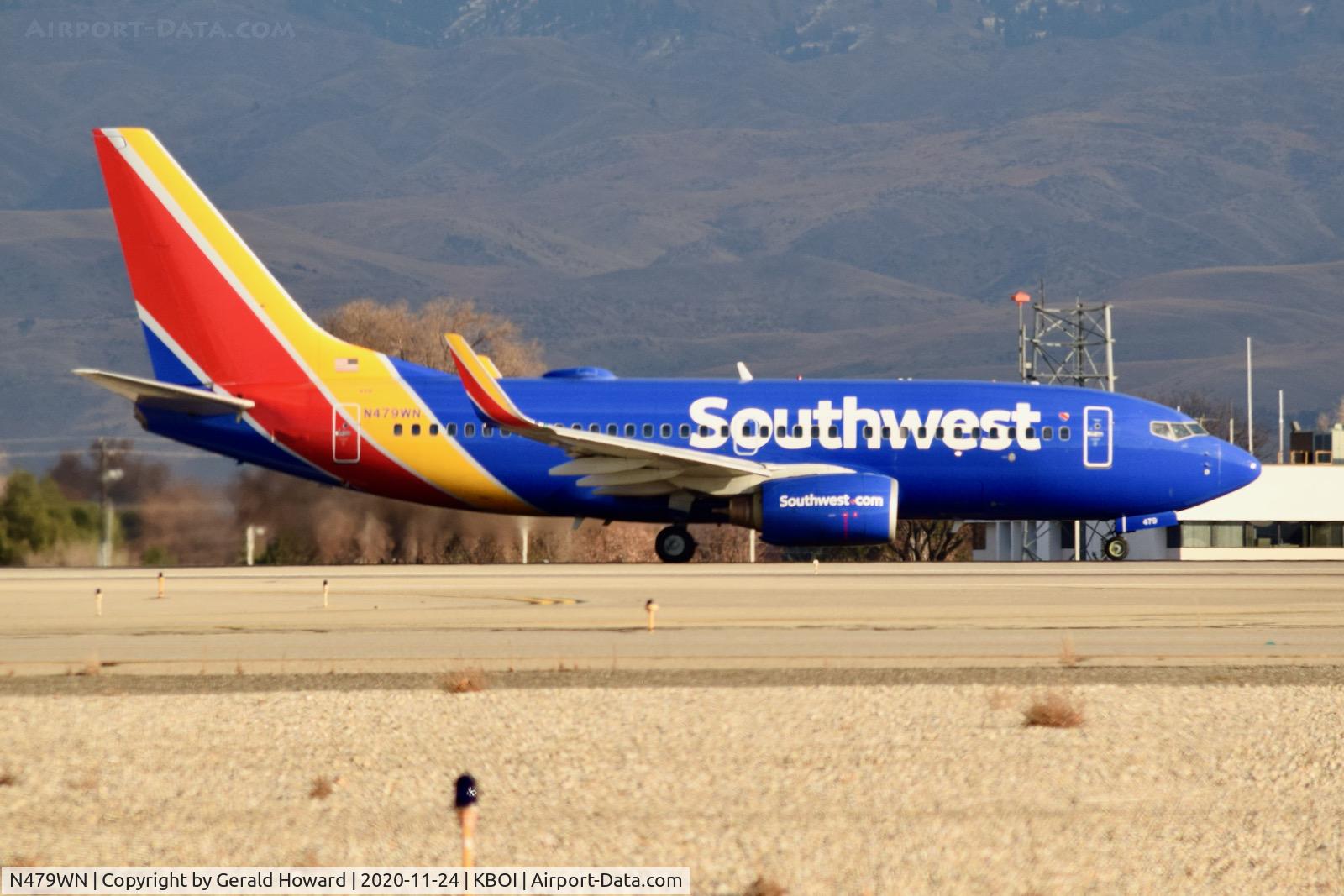 N479WN, 2004 Boeing 737-7H4 C/N 33990, On 10L for take off.