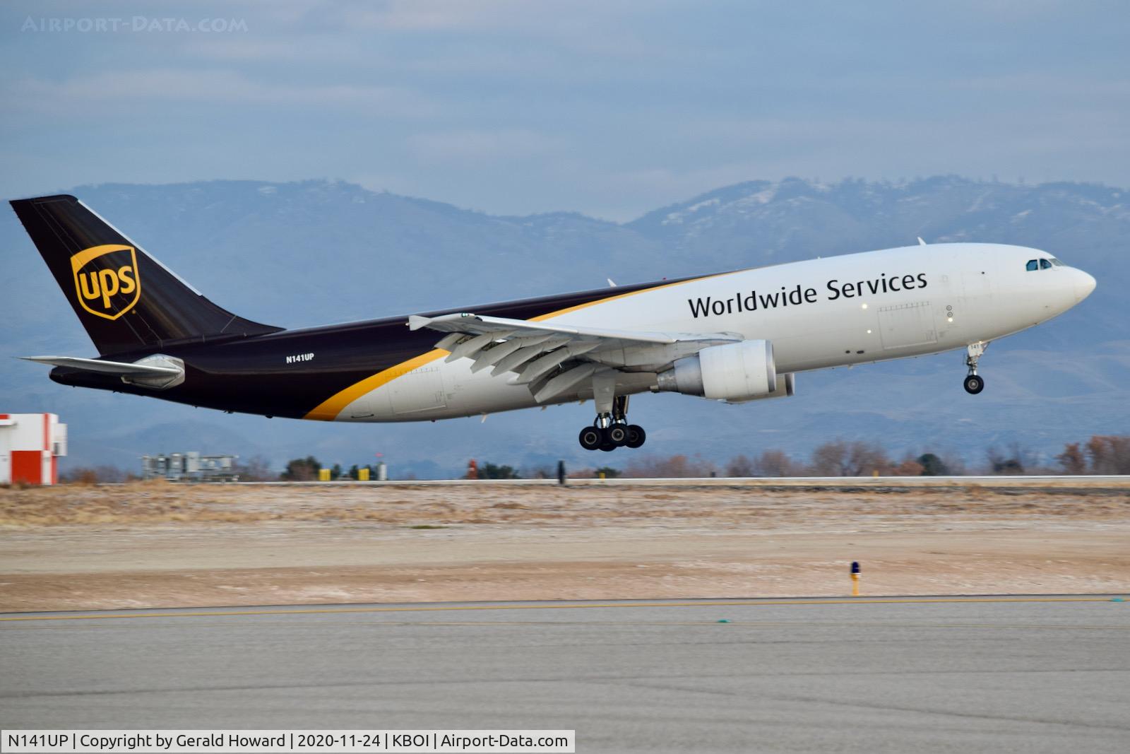 N141UP, 2002 Airbus A300F4-622R C/N 0824, Landing 10R.