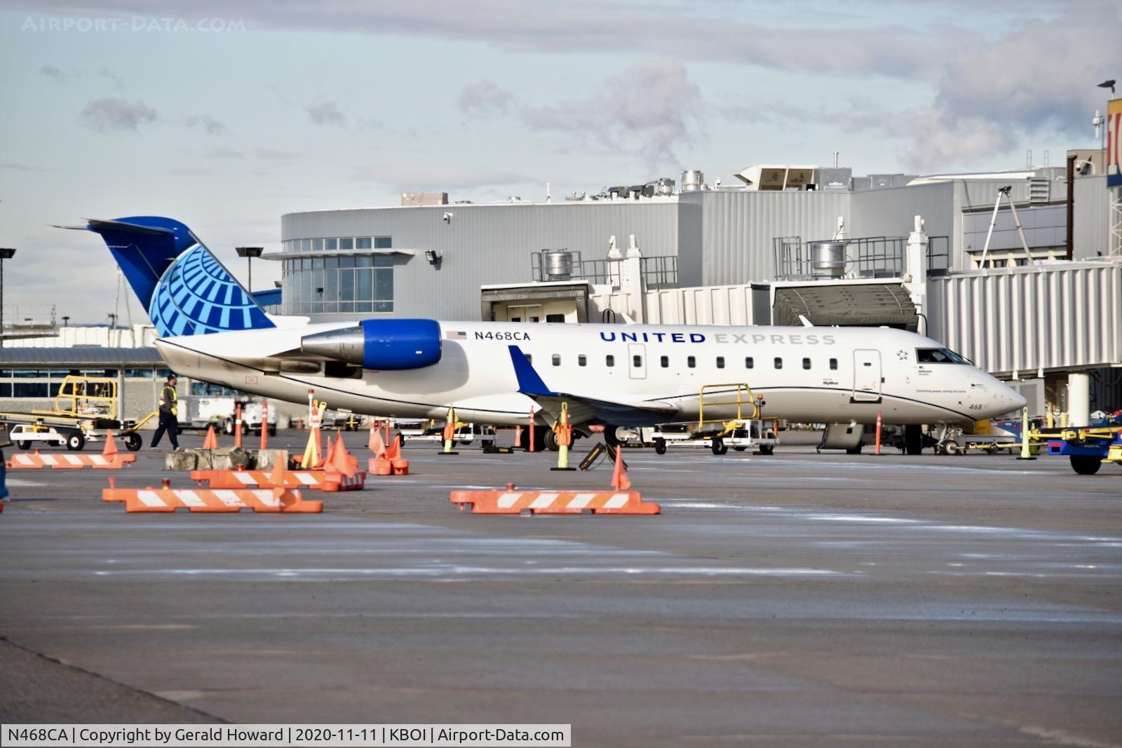 N468CA, 2002 Bombardier CRJ-200ER (CL-600-2B19) C/N 7649, Parked at the gate.