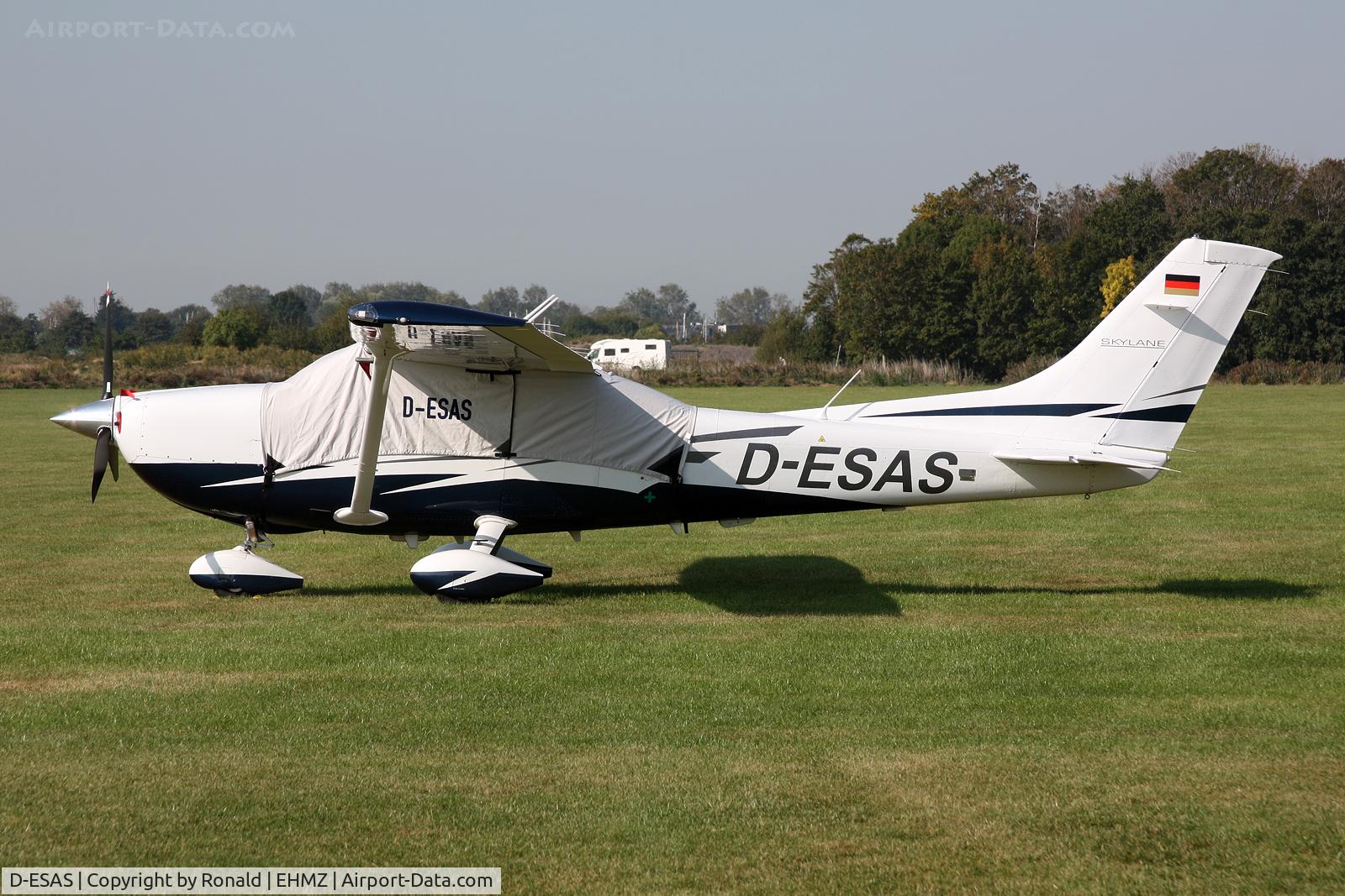 D-ESAS, Cessna 182S Skylane Skylane C/N 18282303, at ehmz