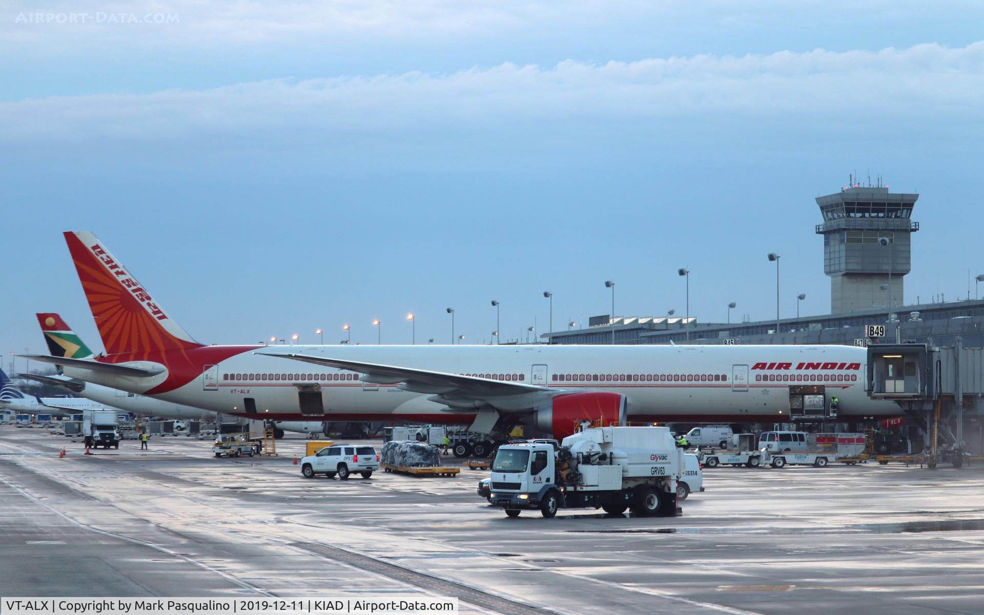 VT-ALX, 2010 Boeing 777-337/ER C/N 36322, Boeing 777-337/ER