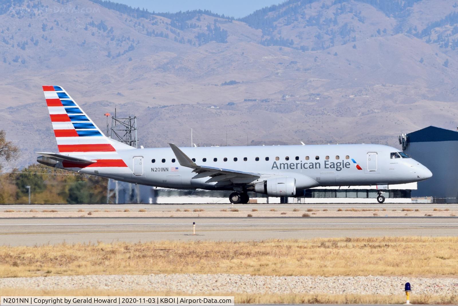 N201NN, 2015 Embraer 175LR (ERJ-170-200LR) C/N 17000461, Landing 10L.