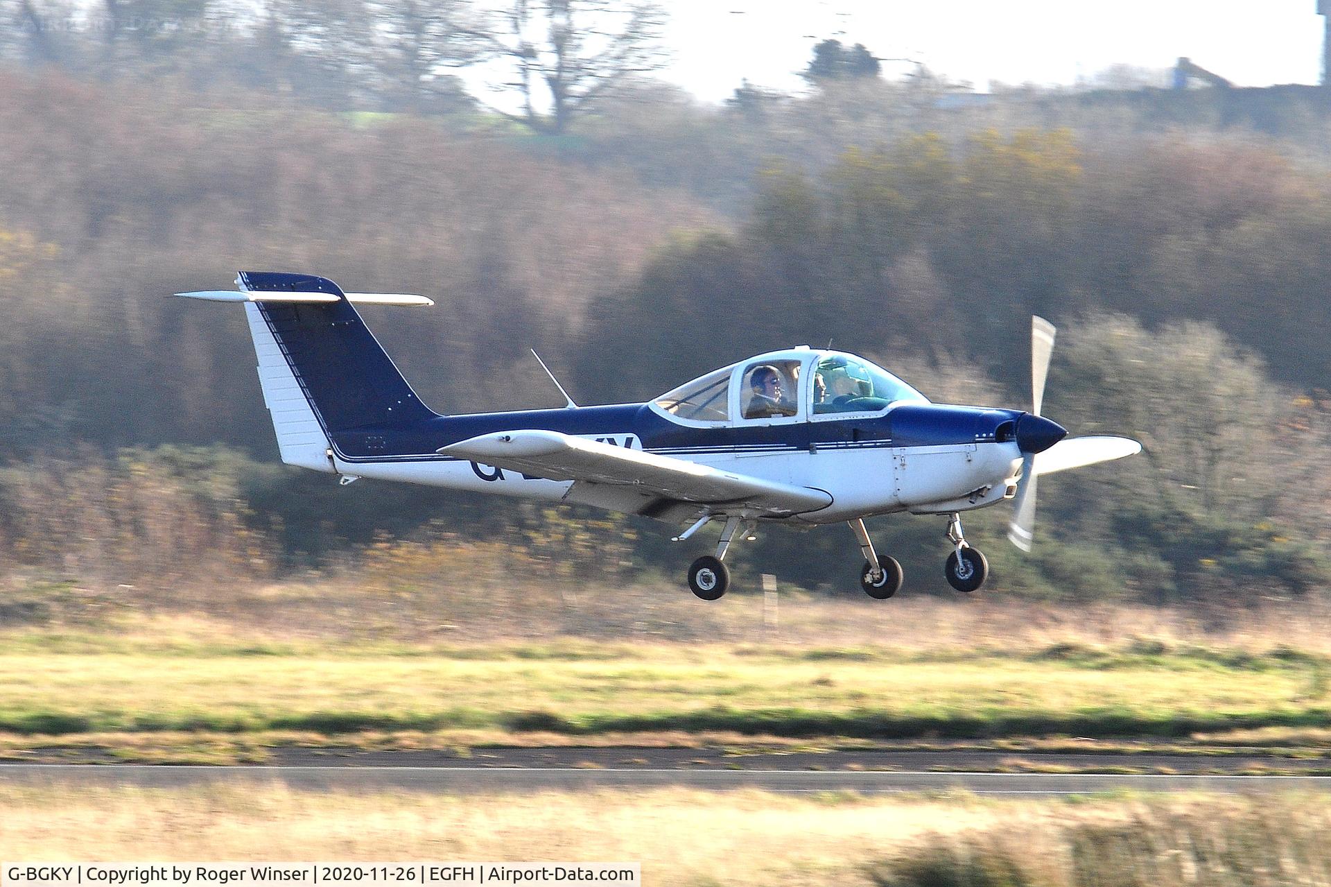 G-BGKY, 1978 Piper PA-38-112 Tomahawk Tomahawk C/N 38-78A0737, Resident Tomahawk touch and go Runway 28.