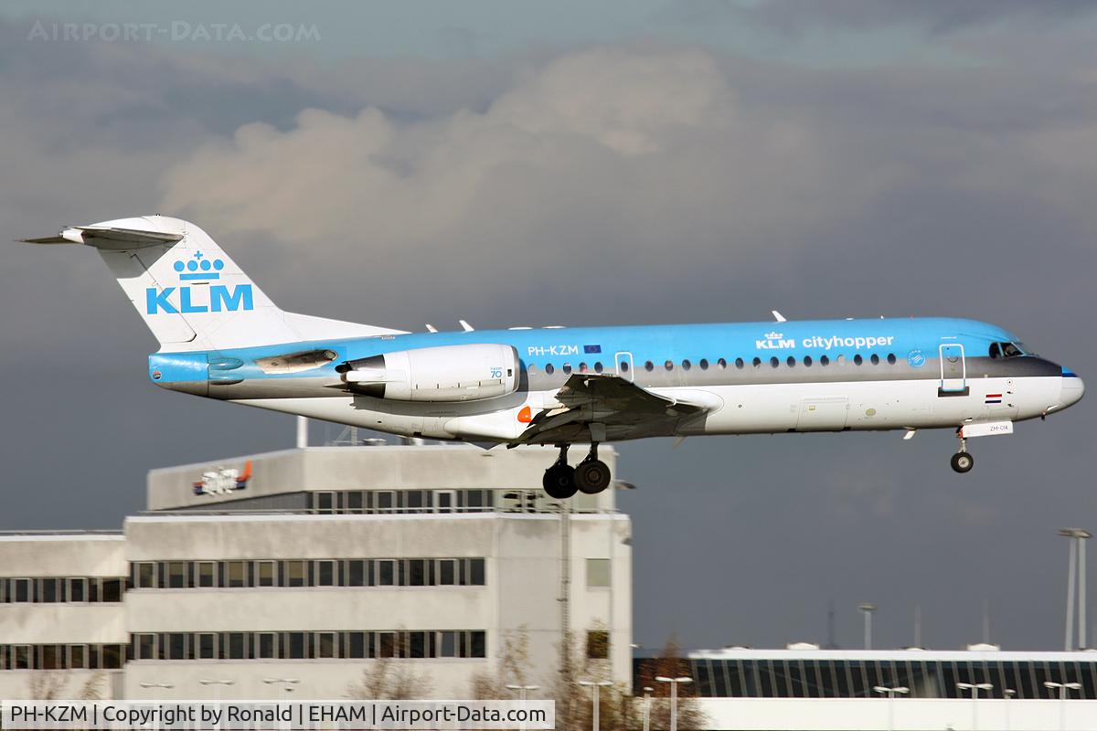 PH-KZM, 1995 Fokker 70 (F-28-0070) C/N 11561, at spl