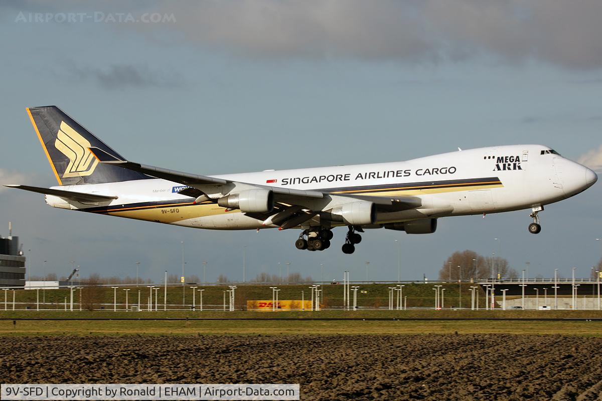 9V-SFD, 1995 Boeing 747-412F/SCD C/N 26553, at spl