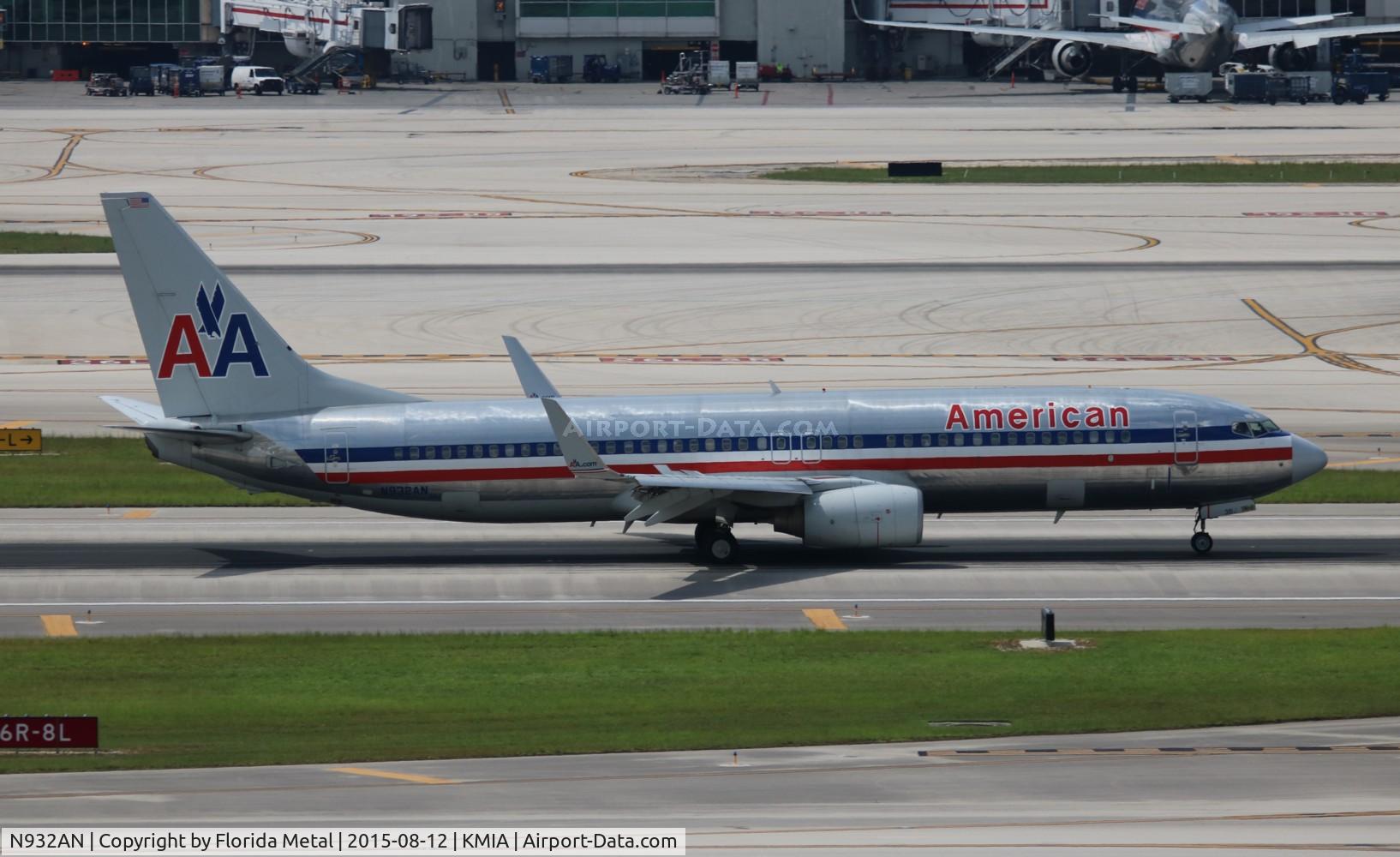 N932AN, 2000 Boeing 737-823 C/N 29530, MIA spotting 2015