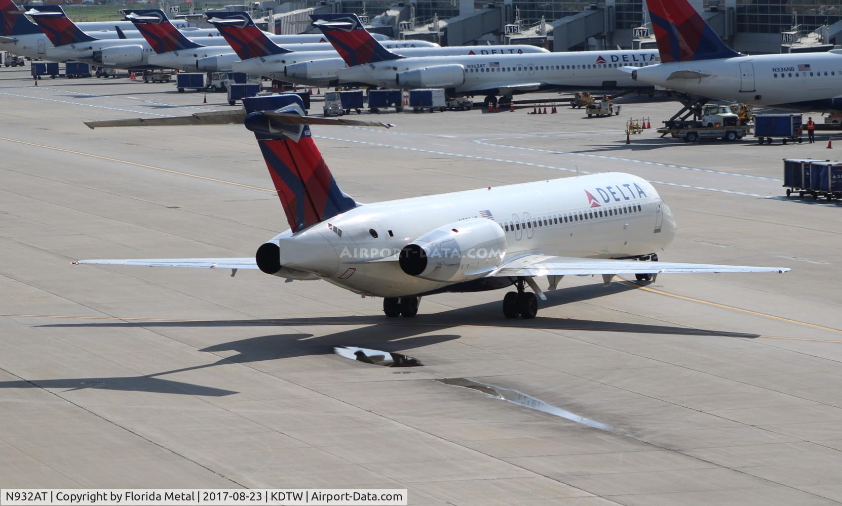 N932AT, 2000 Boeing 717-200 C/N 55073, DTW spotting 2017