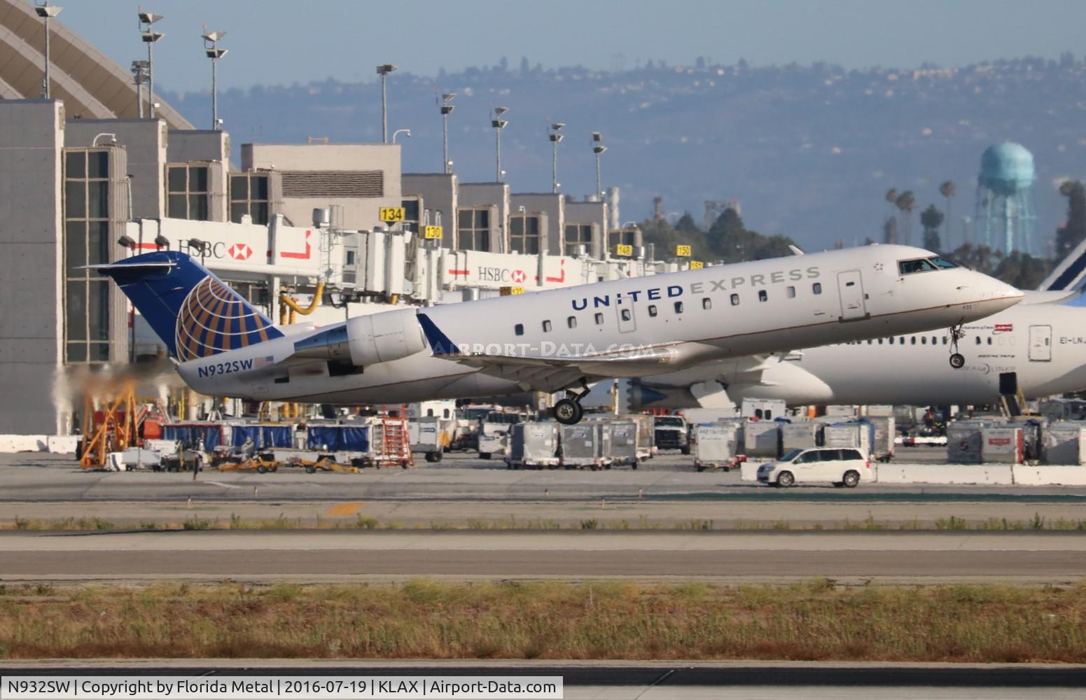N932SW, 2002 Bombardier CRJ-200LR (CL-600-2B19) C/N 7714, LAX spotting 2016