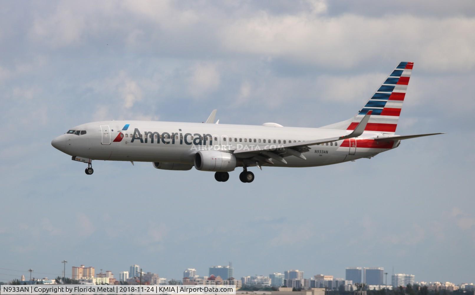 N933AN, 2000 Boeing 737-823 C/N 30080, MIA spotting 2018