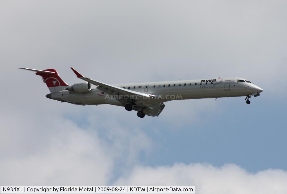 N934XJ, 2008 Bombardier CRJ-900ER (CL-600-2D24) C/N 15198, DTW spotting 2009