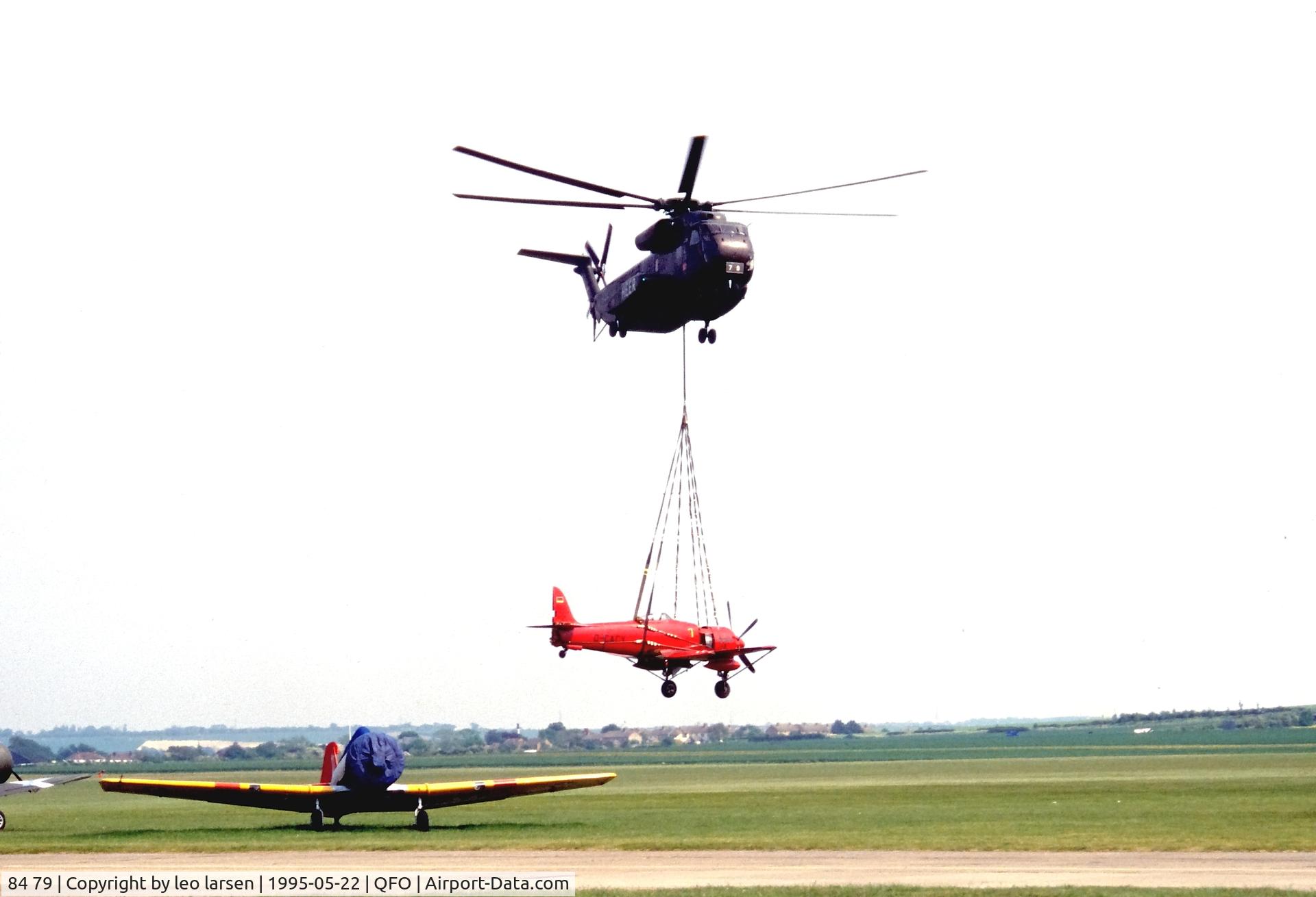 84 79, Sikorsky (VFW-Fokker) CH-53GS C/N V65-077, Duxford 22-5-95 with Fury D-CACY in sling.