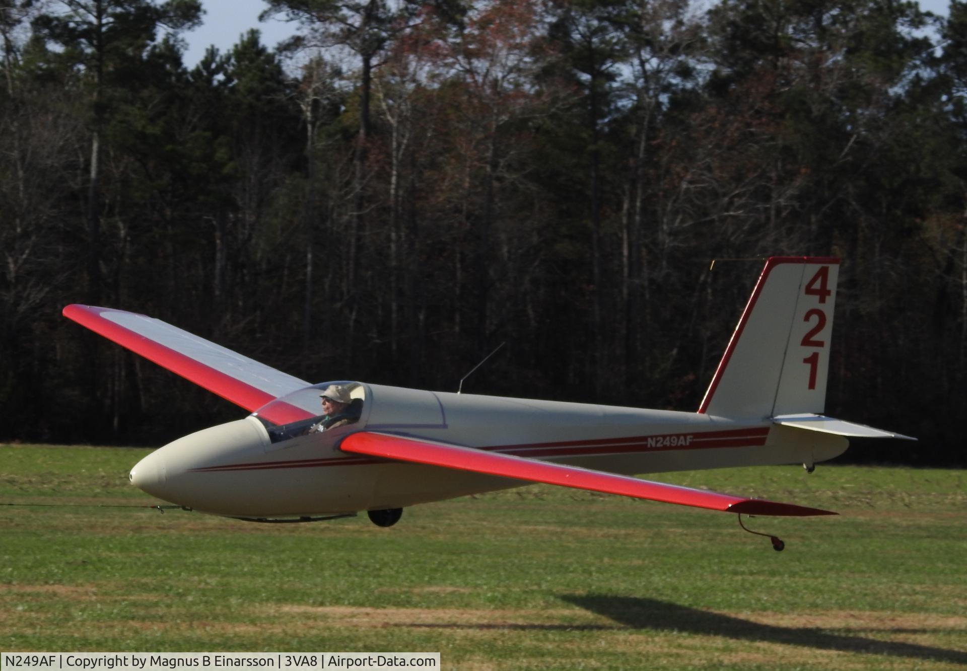 N249AF, 1968 Schweizer SGS 1-26D C/N 421, Take off at Garner Airport, VA