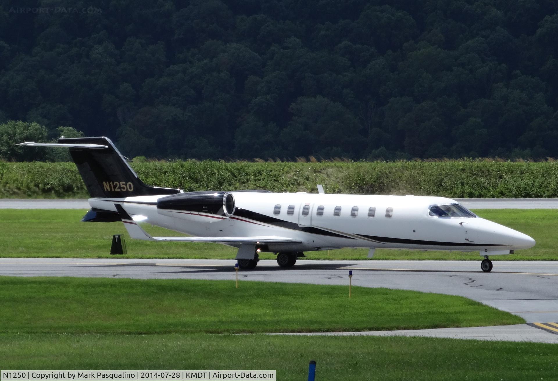 N1250, 2000 Learjet 45 C/N 027, Learjet 45