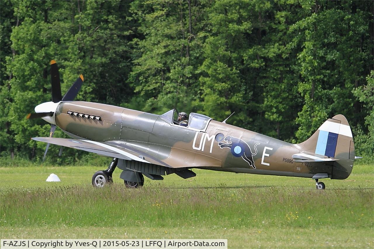 F-AZJS, 1944 Supermarine 389 Spitfire PR.XIX C/N 6S/585110, Supermarine 389 Spitfire PR.XIX, Taxiing, La Ferté-Alais airfield (LFFQ) Air show 2015