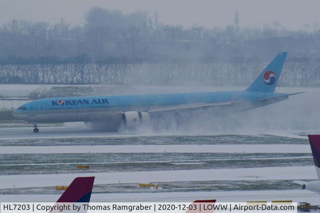 HL7203, 2018 Boeing 777-3B5/ER C/N 60378, Korean Air Boeing 777-300