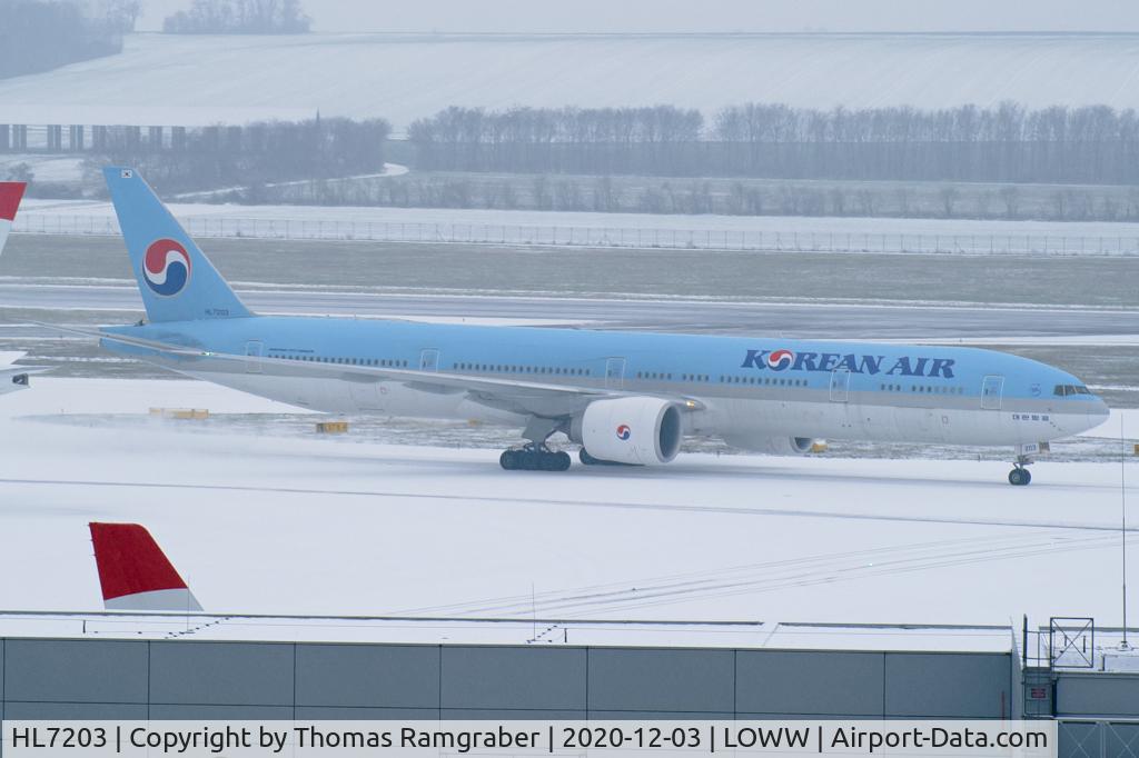 HL7203, 2018 Boeing 777-3B5/ER C/N 60378, Korean Air Boeing 777-300