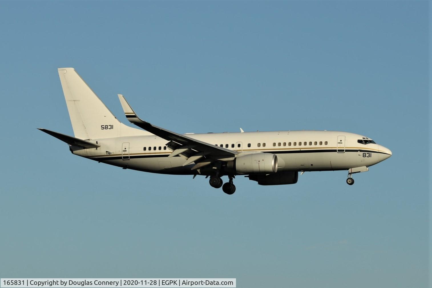 165831, 2000 Boeing C-40A Clipper (737-fAF) C/N 30200, US Navy C-40 on finals for runway 12 at Prestwick