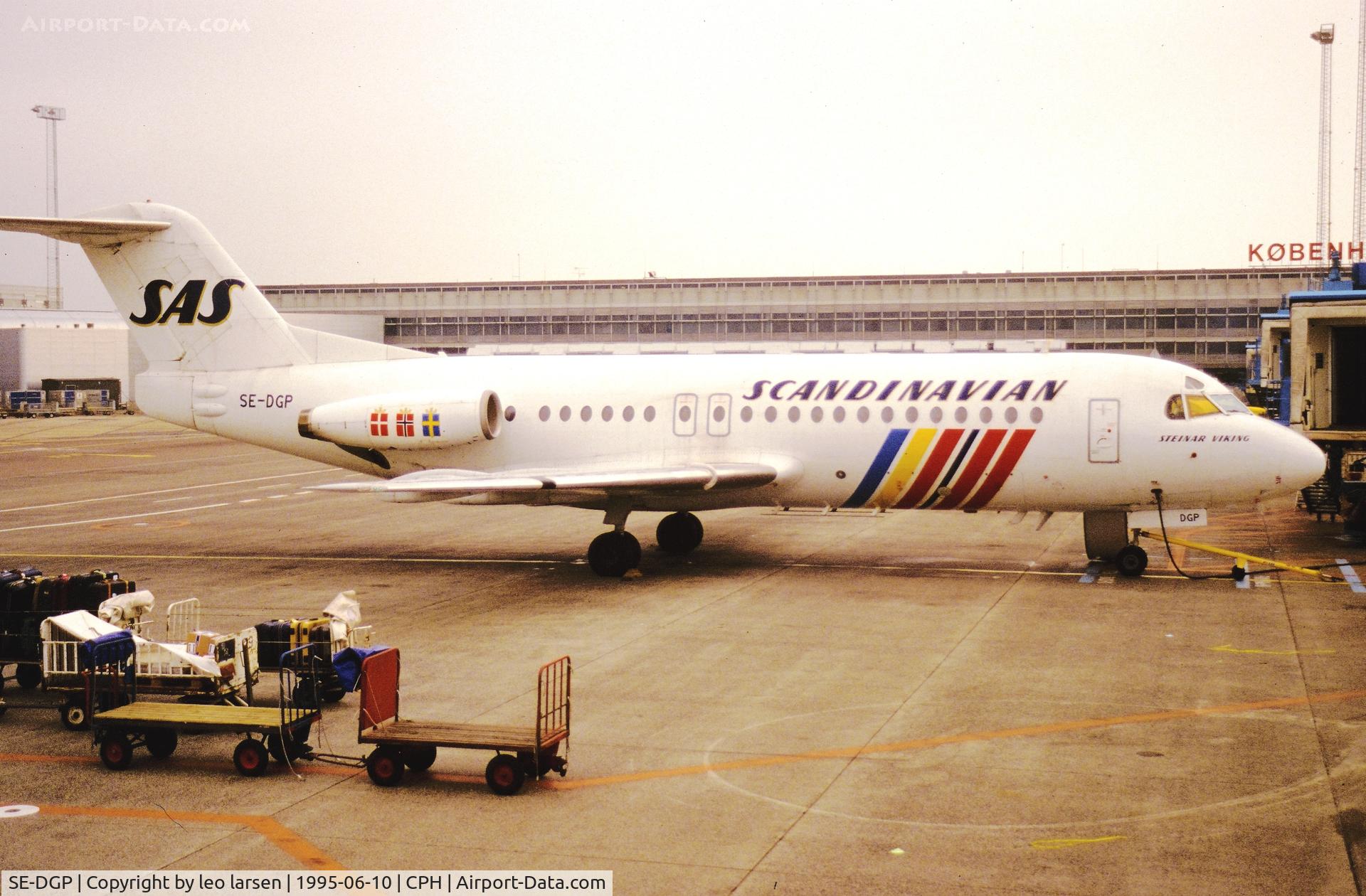 SE-DGP, 1982 Fokker F.28-4000 Fellowship C/N 11191, Copenhagen 10.6.1995