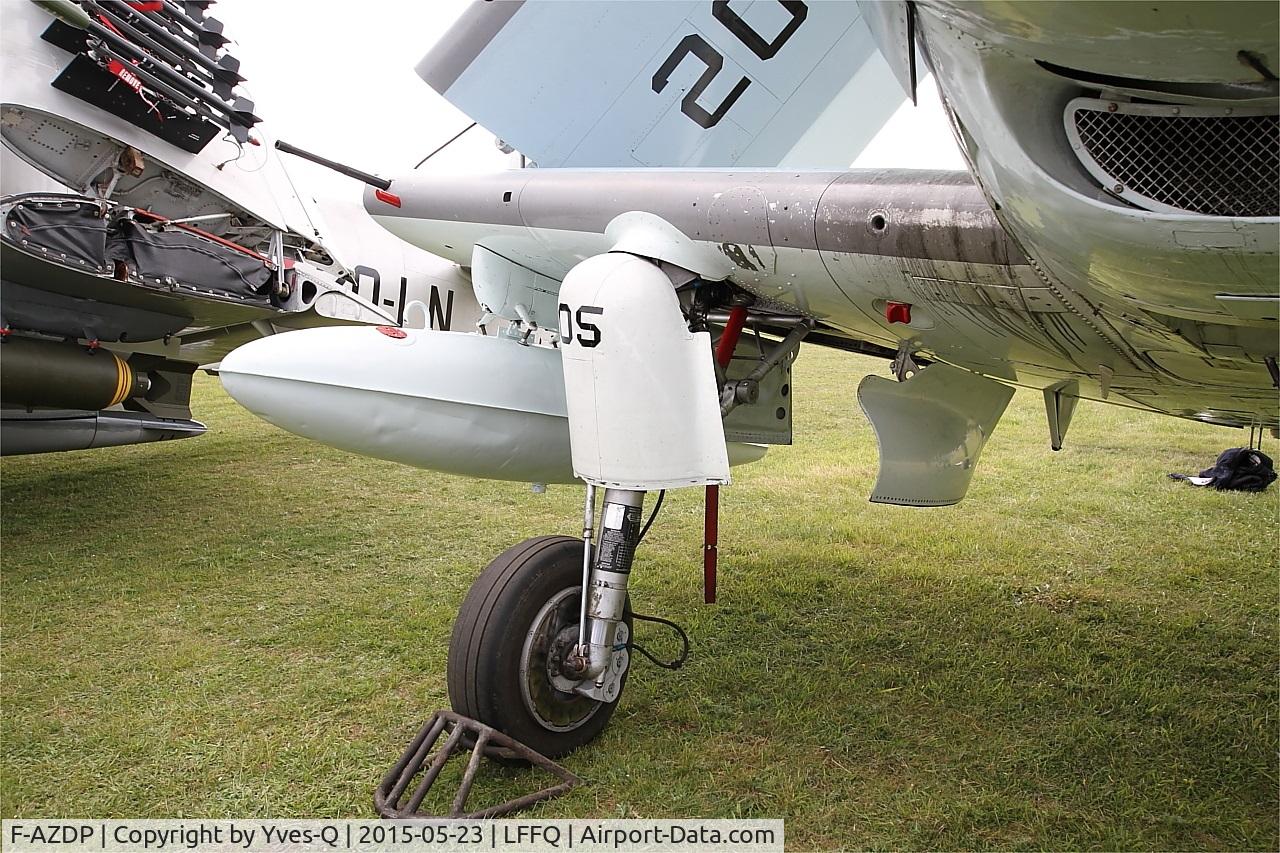 F-AZDP, Douglas AD-4N Skyraider C/N 7449, Douglas AD-4NA Skyraider, Main landing gear close up view, La Ferté-Alais (LFFQ) Air show 2016